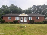Building Photo - 5 Saybrook Dr