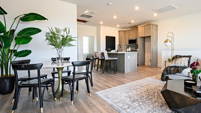 Dining Kitchen (model) - 10956 N Honeysuckle Dr