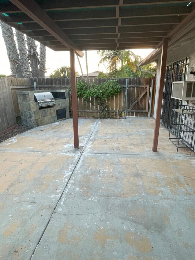 Building Photo - 8299 Echo Dell Rd