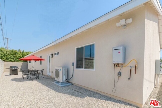 Building Photo - 1221 N Azusa Ave