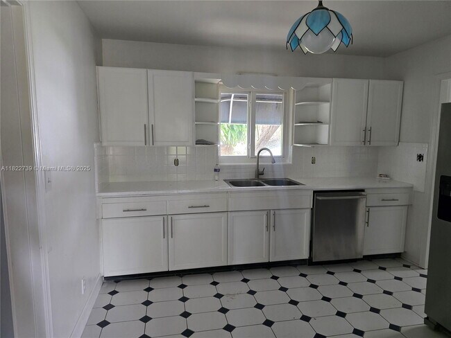Building Photo - 1338 Jackson St