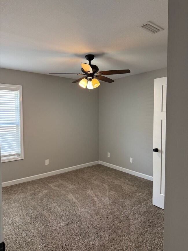 Building Photo - 157 Cody Dr