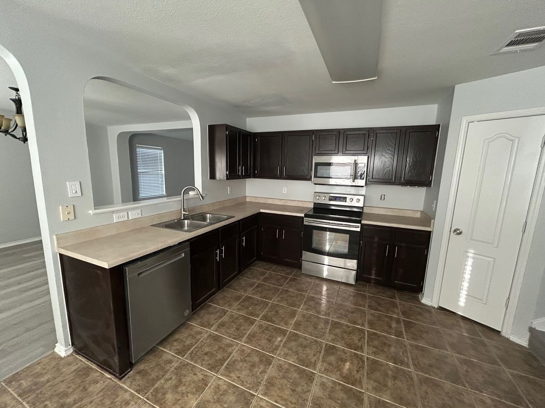 Building Photo - 431 Golden Walk