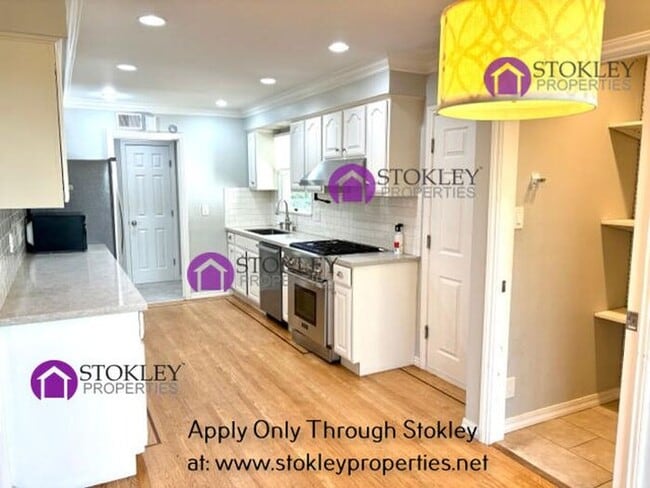 Building Photo - 231 Ivy Dr