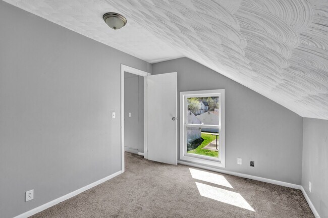 Building Photo - 10 Cemetery Ave