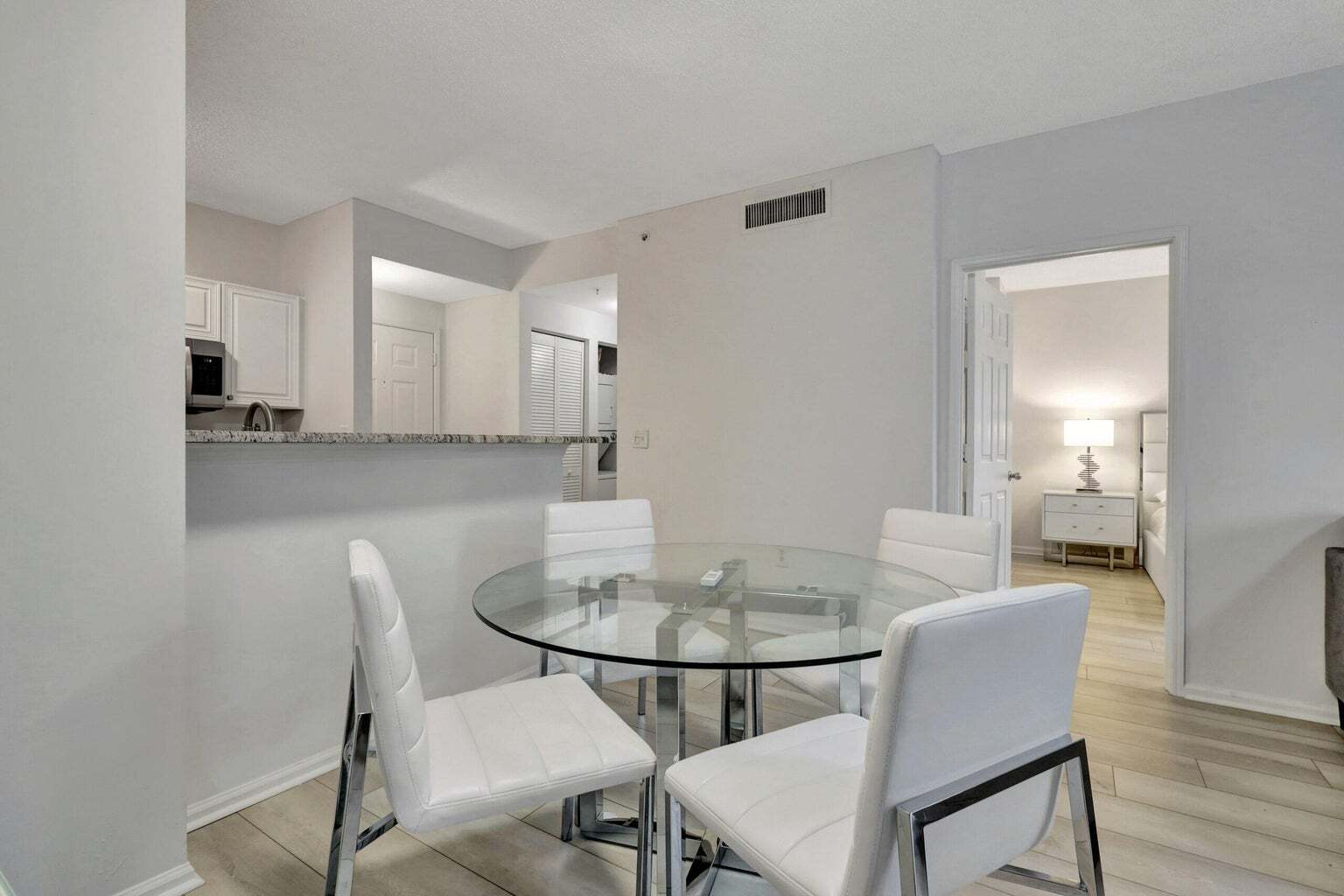 Building Photo - 630 S Sapodilla Ave