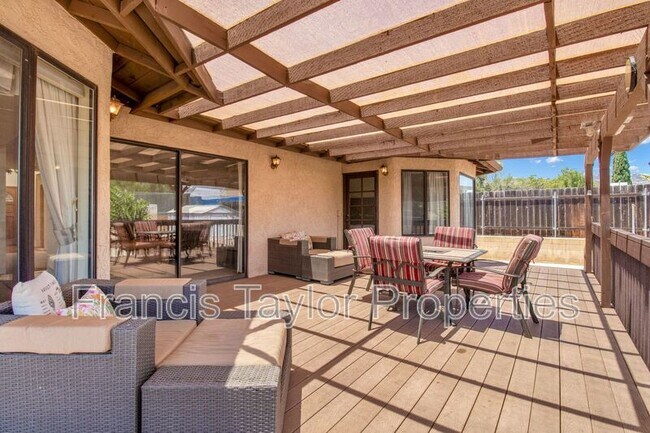 Building Photo - 749 Flagstone Ct