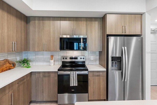 Building Photo - 425 Centerpointe Cir