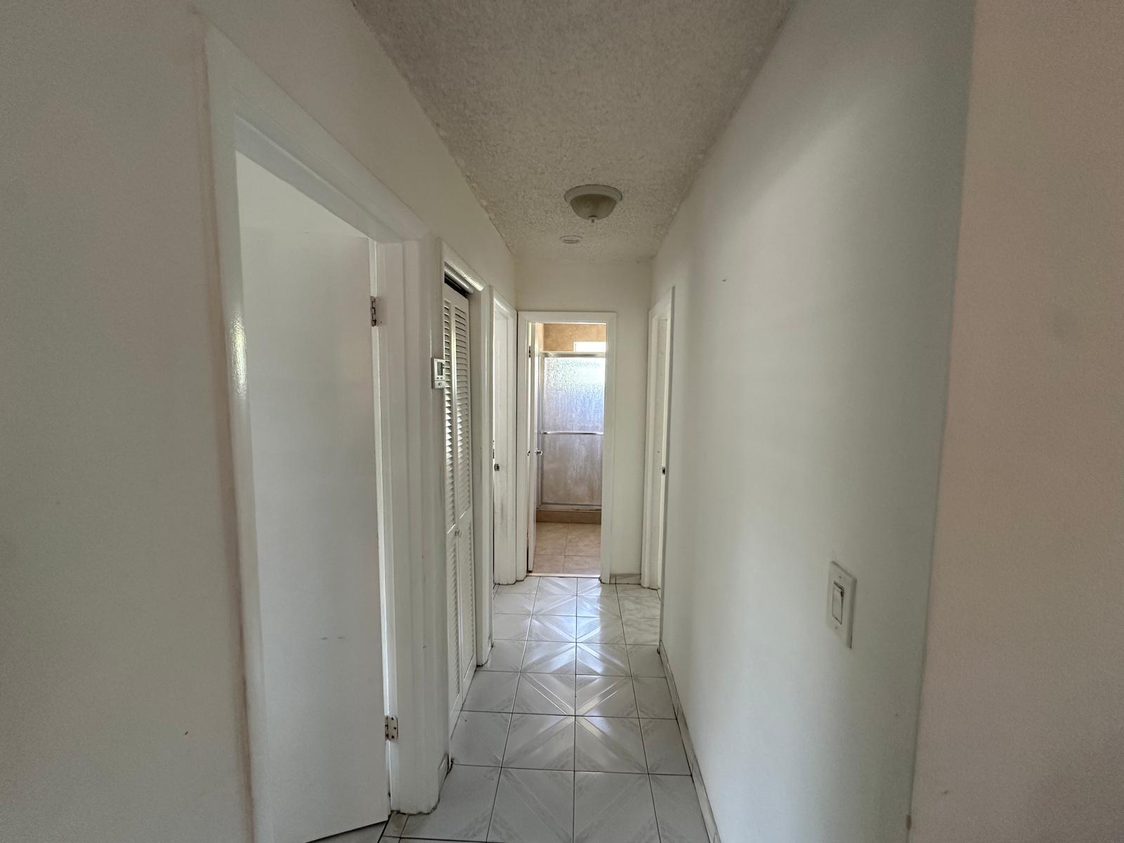 Building Photo - 881 SW 66th Ave