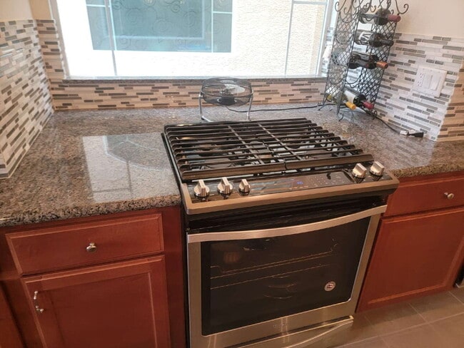 Building Photo - 4 bedroom home with a fully self  contained casita with a 3 car garage