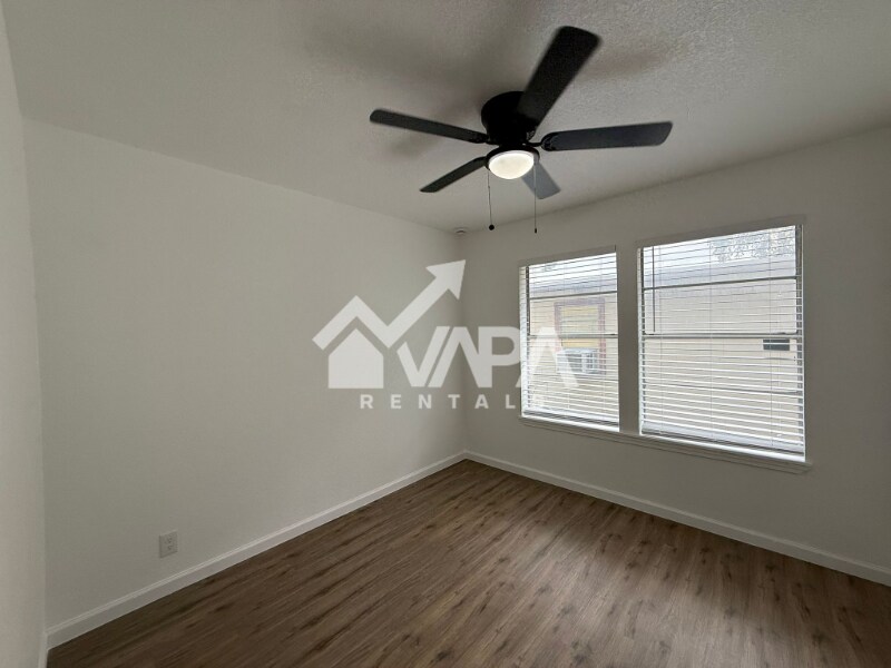 Building Photo - 230 Craigmont Ln