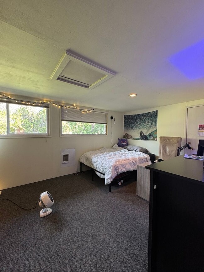 Building Photo - Spacious 5 Bedroom Rental by Park