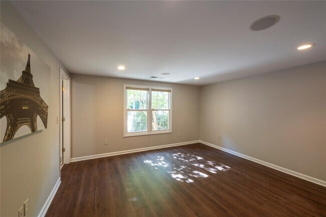 Building Photo - 5211 Hadaway Rd NW