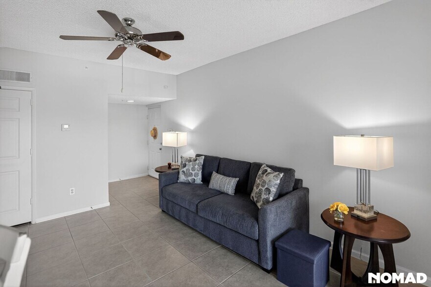 Building Photo - 1885 Florida Club Dr