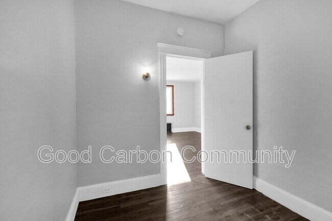 Building Photo - 765 Oliver St