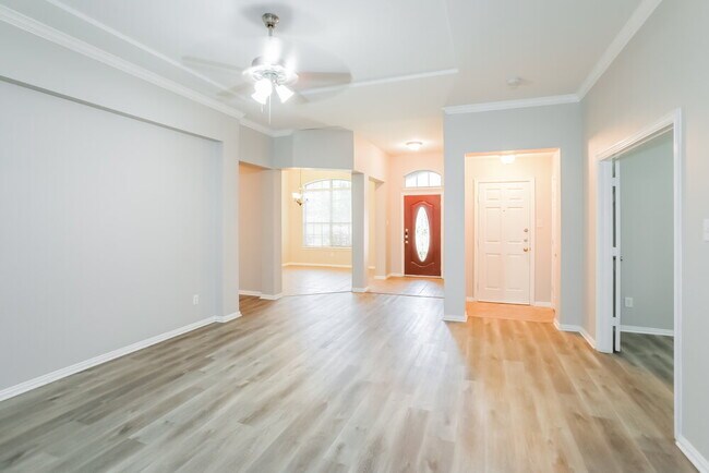 Building Photo - 924 Hemlock Trail