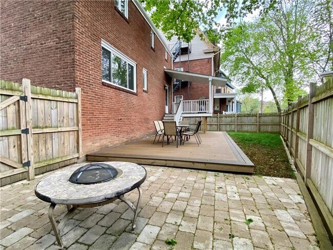 Building Photo - 307 Roup Ave