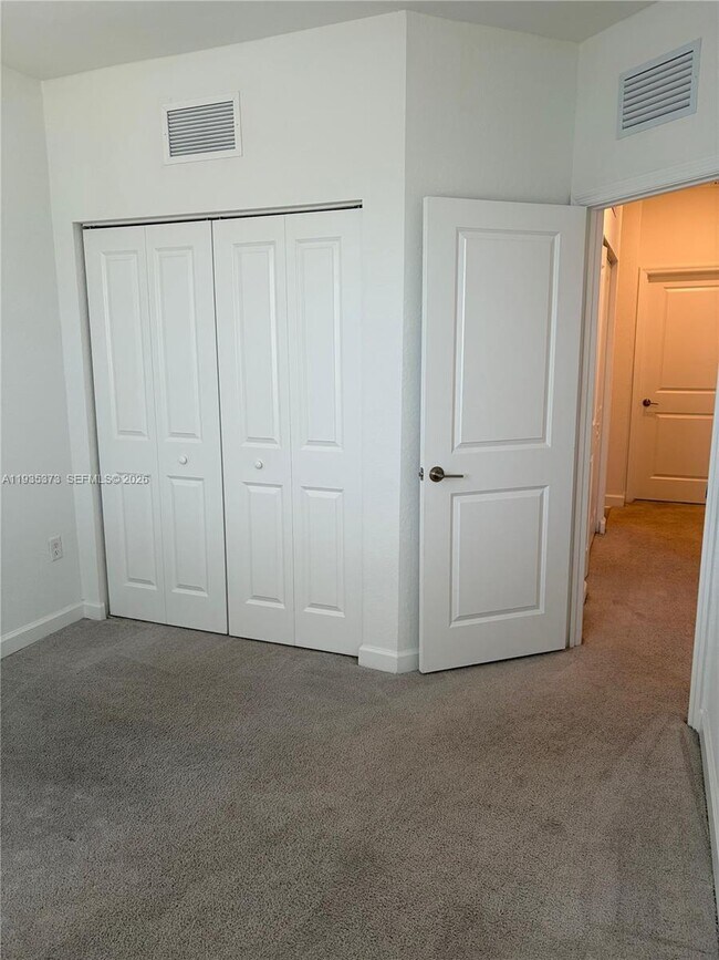 Building Photo - 2661 SE 10th St