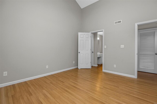 Building Photo - 432 Saravalle Dr