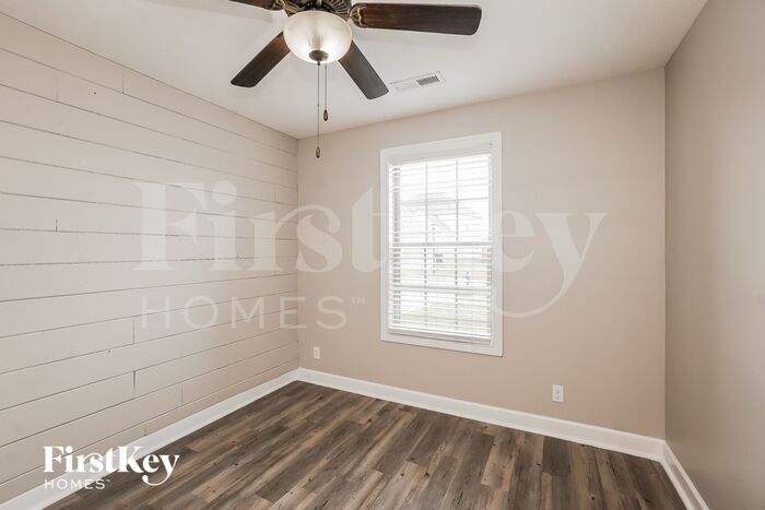 Building Photo - 710 Backwind Ln