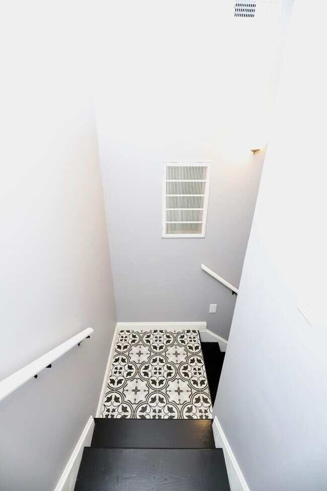 Building Photo - 1855 Beachforest Way