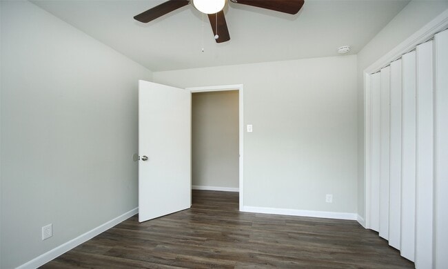 Building Photo - 9205 Vicksburg Ave