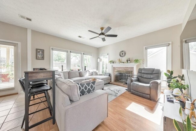 Building Photo - 520 Sonnet Way