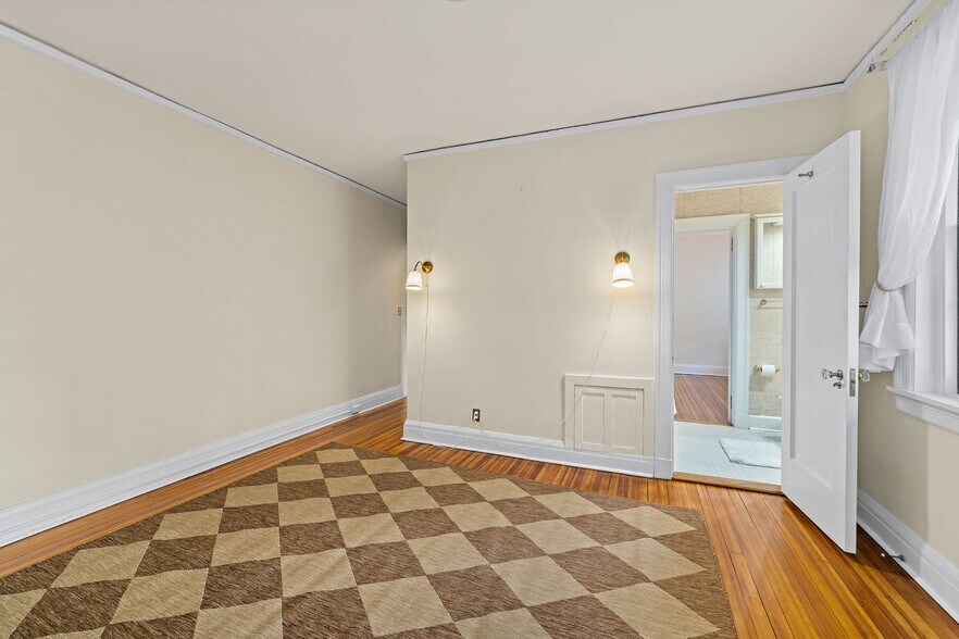 Building Photo - 3401 Greenway