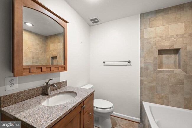 Building Photo - 25 Tivoli Lake Ct