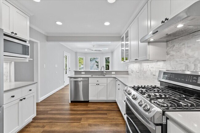 Building Photo - "Charming 4-Bed Retreat with Granite Kitch...