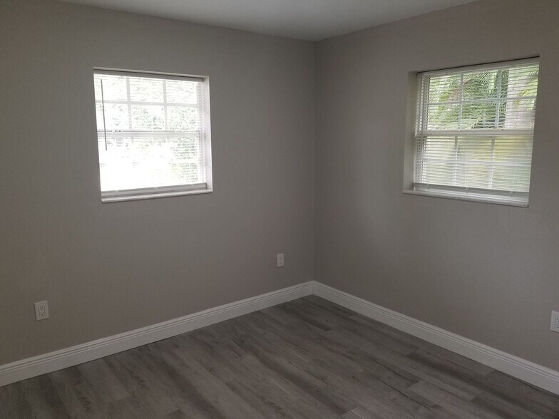 Building Photo - 2642-2648 Michigan Ave