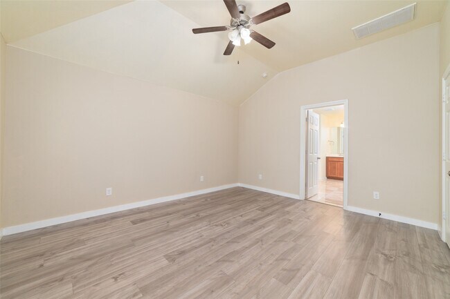 Building Photo - 15615 Whispering Green Dr