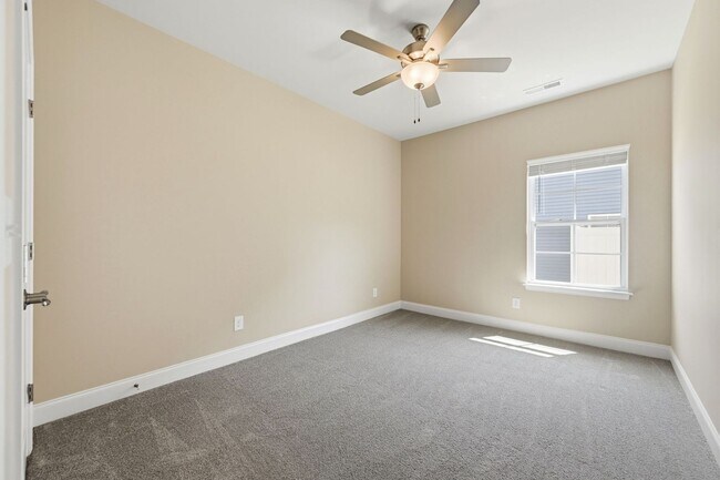 Building Photo - 903 Eakins Ln