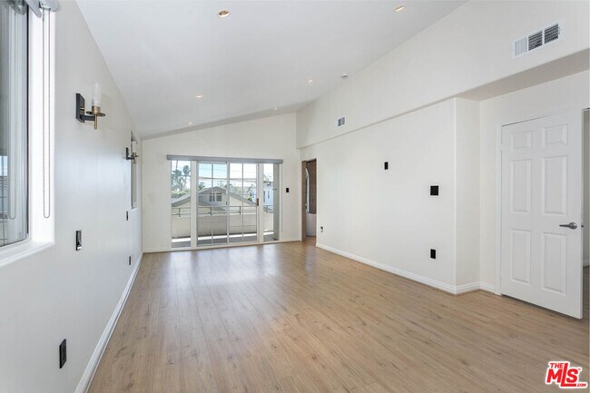 Building Photo - 2914 Castle Heights Ave