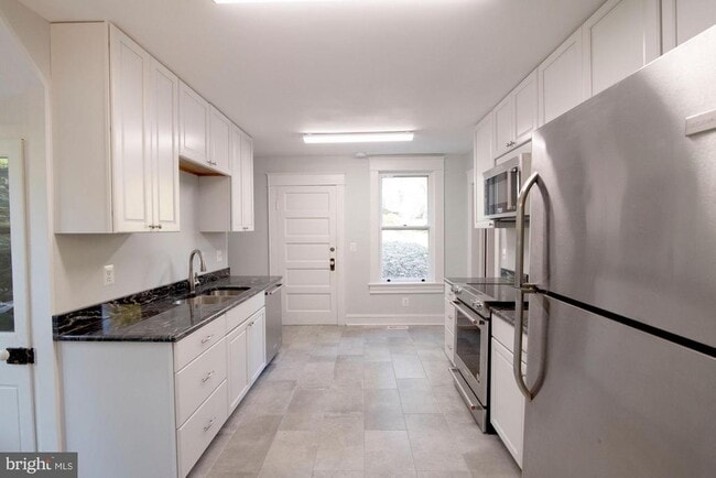 Building Photo - 401 Henry Clay St