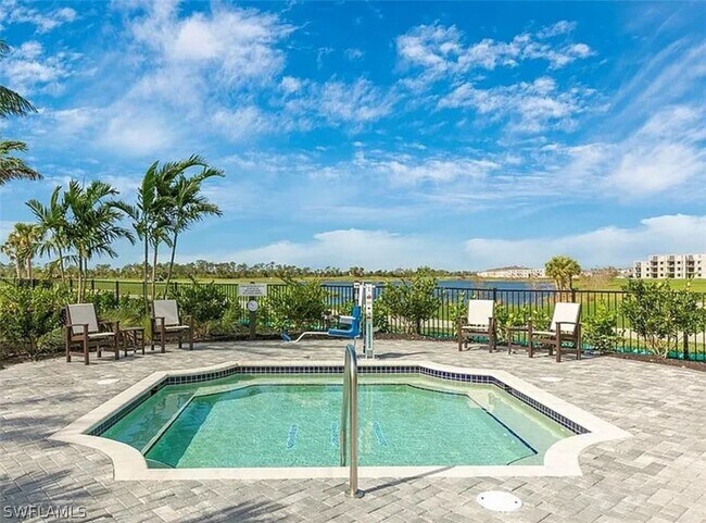 Building Photo - 12180 Wellen Golf St