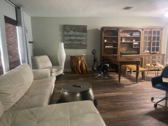 Office - 1809 Academy Blvd