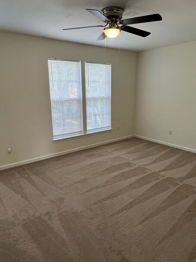 Building Photo - COMING SOON!!! 3 Story, 3 Bedroom Townhome in Ballantyne