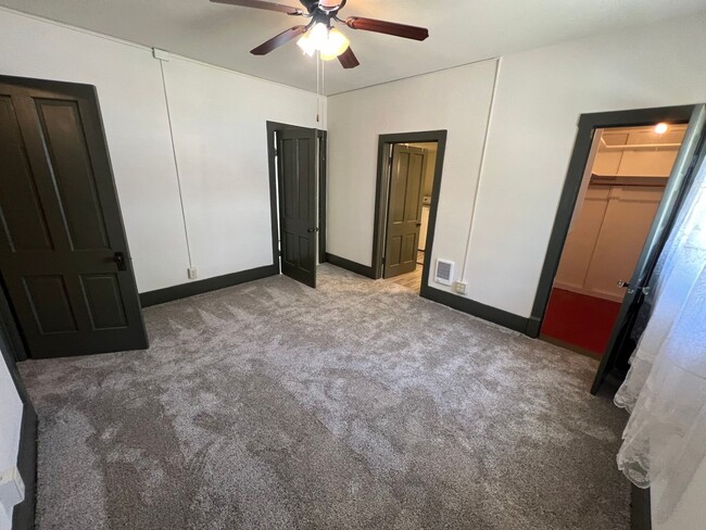 Building Photo - 2 Bed 1 Bath Newly Remodeled Home w/ Fence...