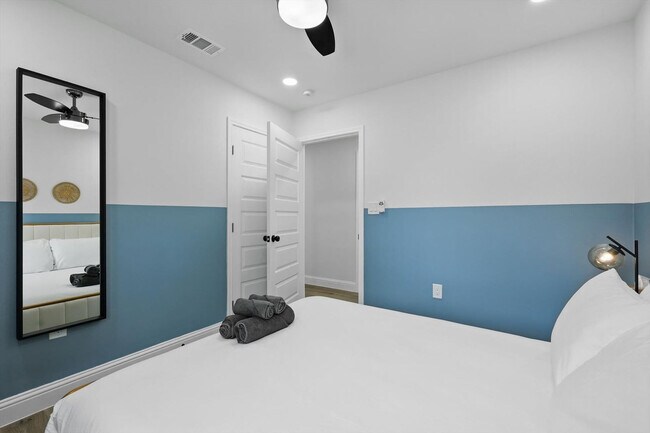 Building Photo - 3321 Ridgehaven St