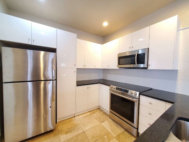 Building Photo - Modern 2-Bed / 2-Bath in Dignowity Hill with Off-Street Parking