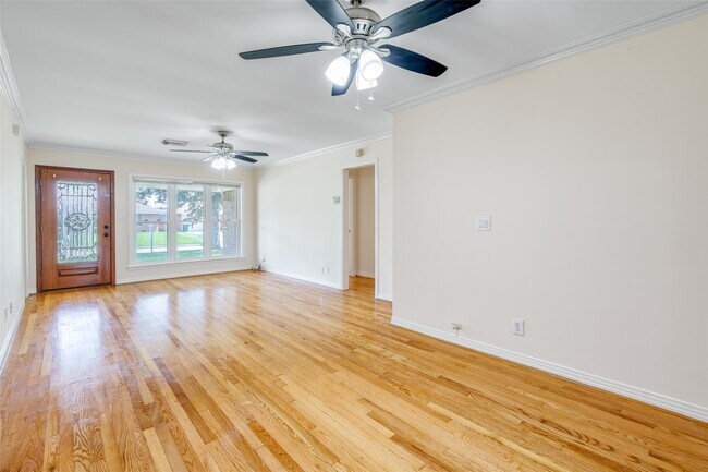 Building Photo - 4025 Silverwood Dr