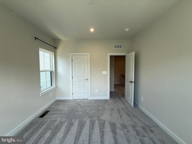 Building Photo - 14441 Albemarle Point Pl