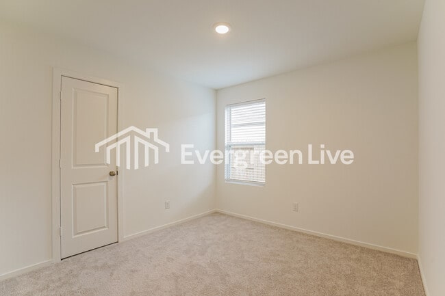 Building Photo - 319 Bush Mdw Ln