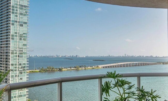 Building Photo - 480 NE 30th St