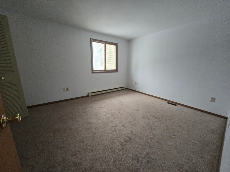 Building Photo - 33 4th Ave