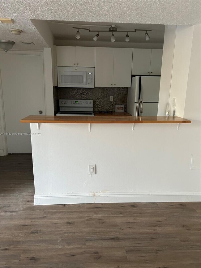 Building Photo - 8004 SW 149th Ave