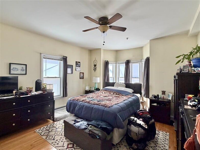 Building Photo - 55 Bonair St