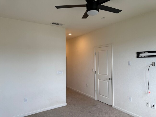 Building Photo - San Jose Comfort, Convenience and Location