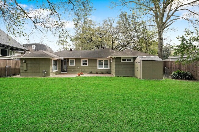 Building Photo - 1229 Timbergrove Ln